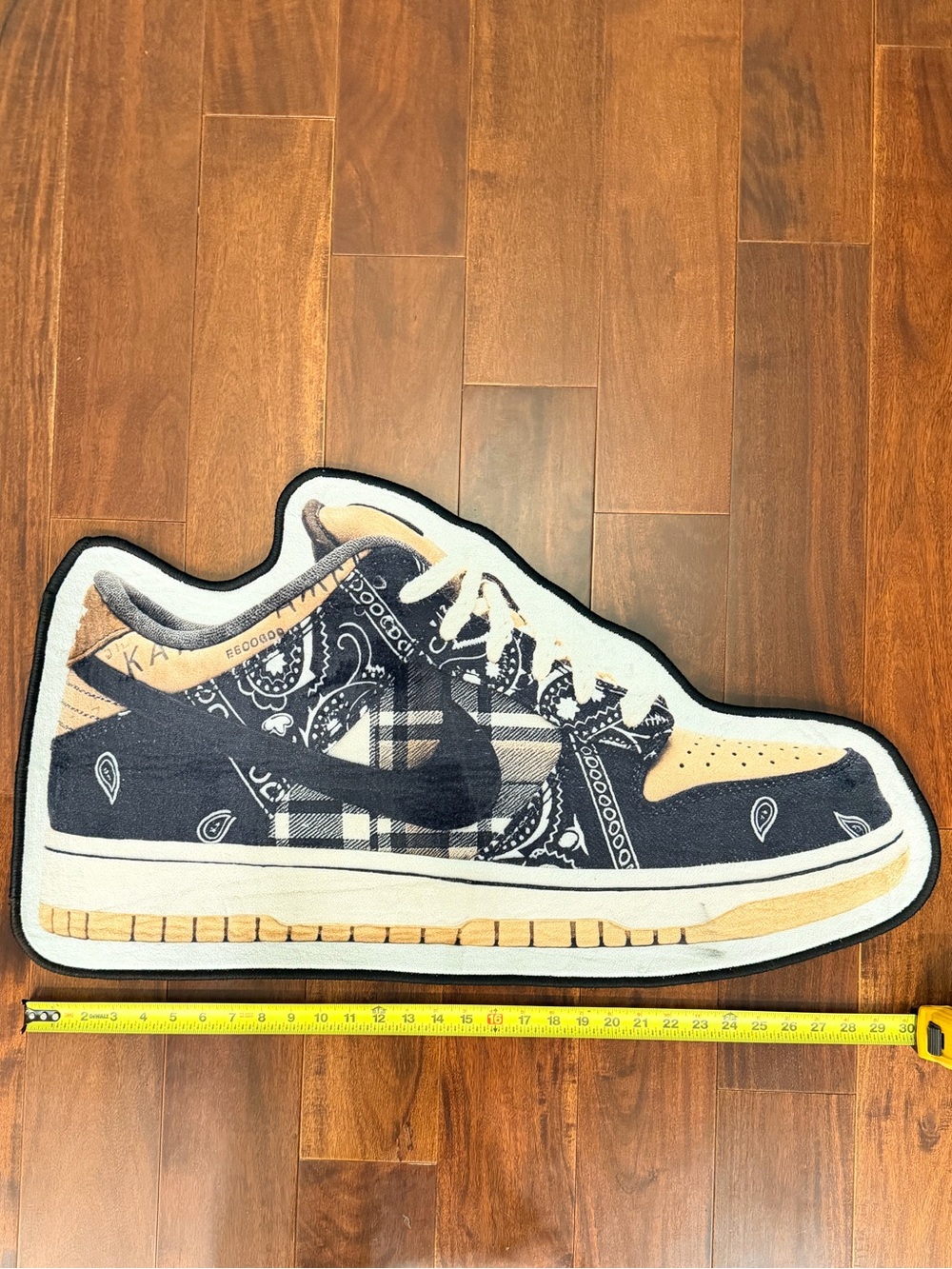 Sneaker Rug Nike Fuzzy - Picture 2 of 3